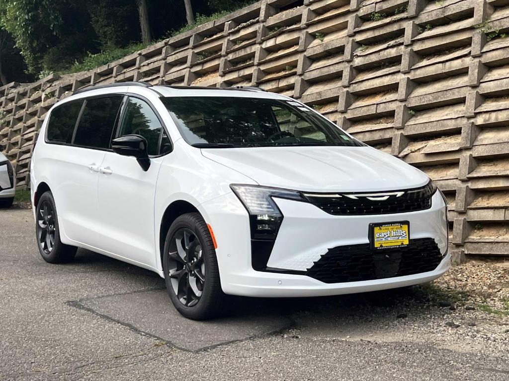 New 2027 Chrysler Pacifica LIMITED