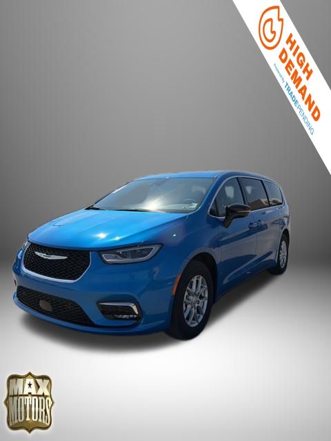 New 2026 Chrysler Pacifica Select