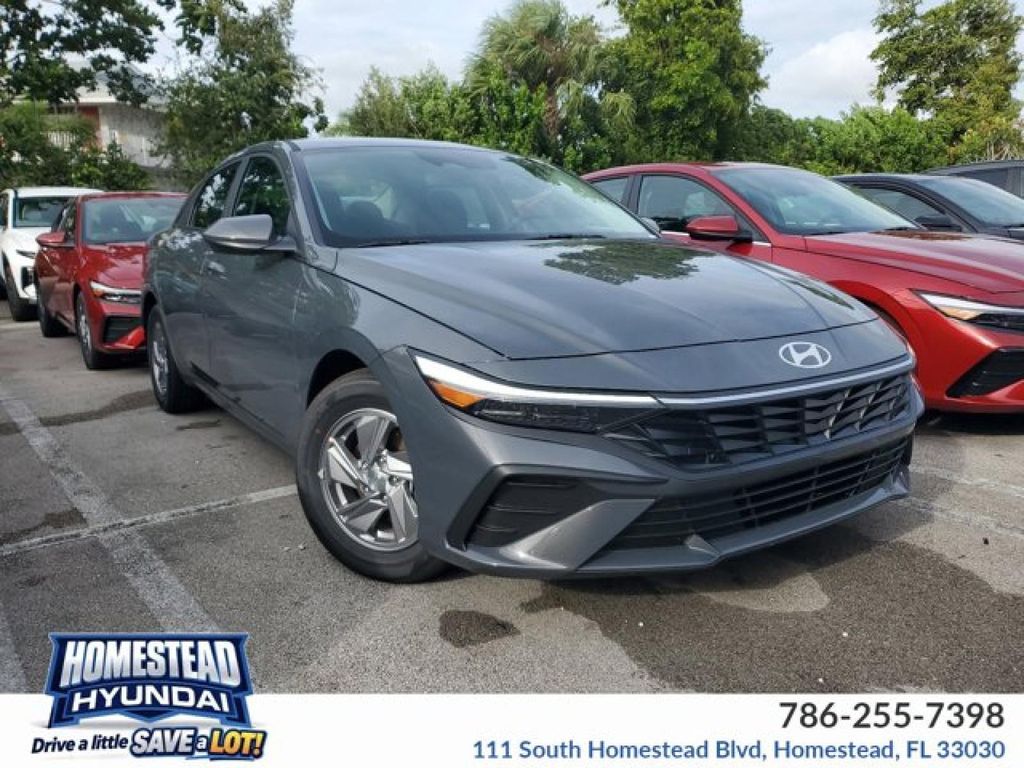 New 2025 Hyundai ELANTRA SE