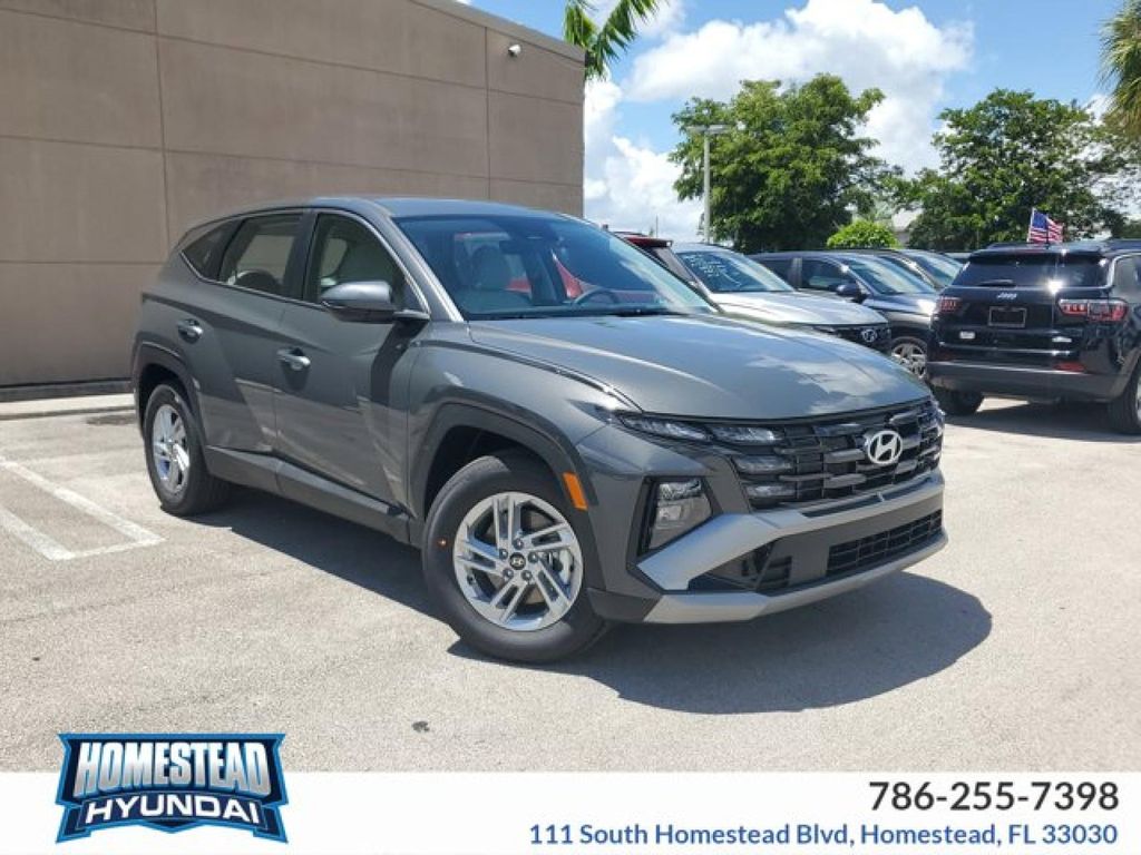 New 2025 Hyundai TUCSON SE