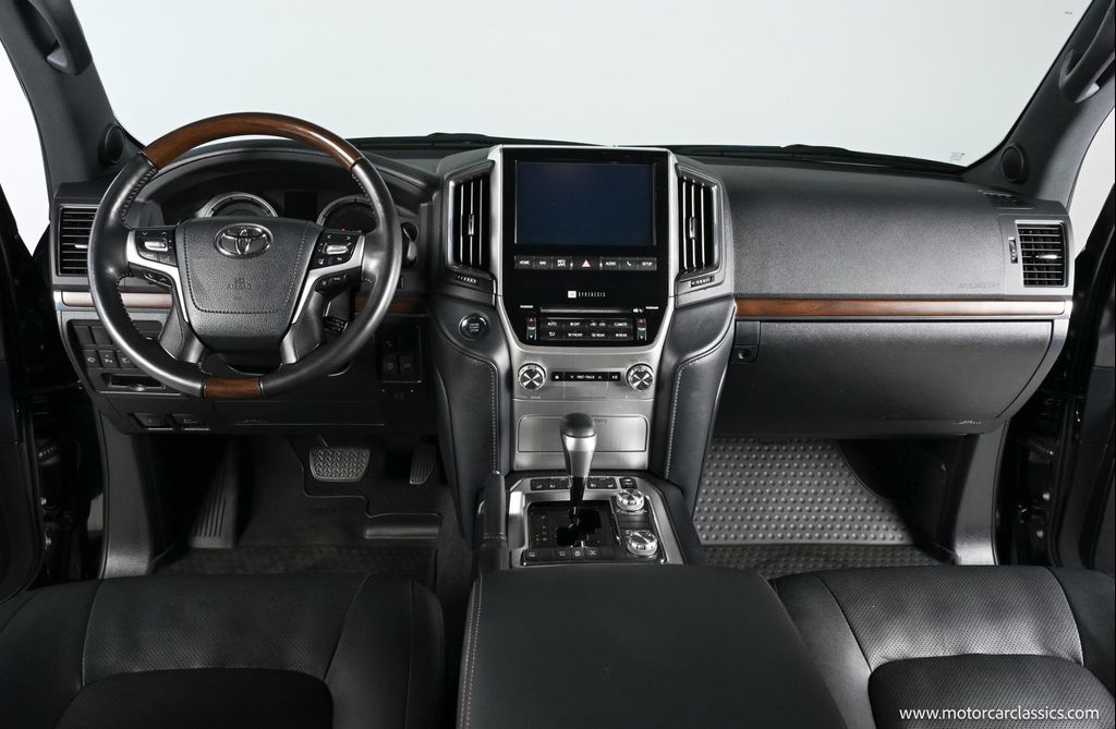 2020 Toyota LAND CRUISER BASE photo 21