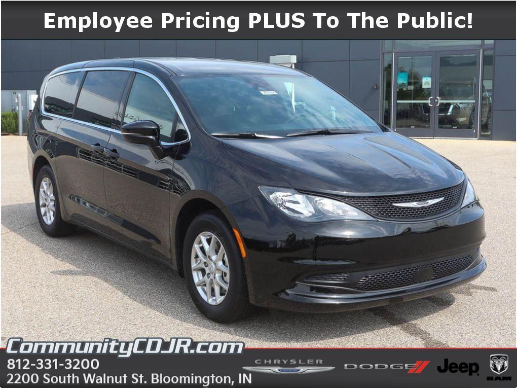 New 2025 Chrysler Voyager LX