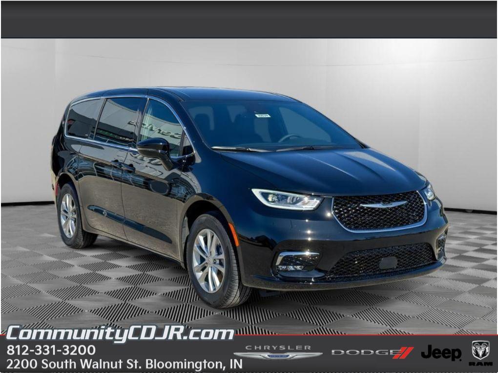 New 2026 Chrysler Pacifica Select