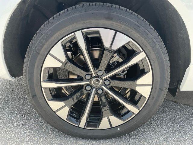 2026 Volvo XC60 B5 PLUS — фото 9