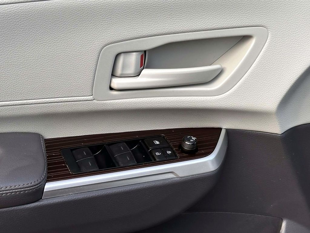 2024 Toyota SIENNA LE 缩略图 13