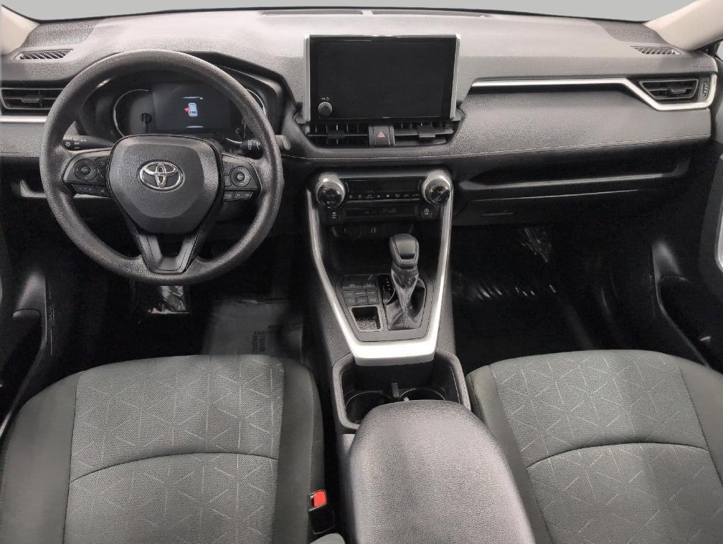 2025 Toyota RAV4 XLE — фото 6