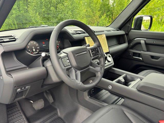 صورة 9 لـ 2026 LAND Rover DEFENDER P300 S