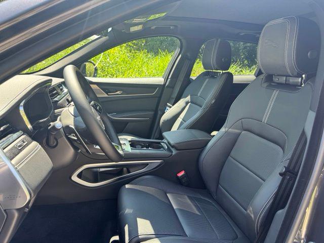 صورة 10 لـ 2026 Jaguar F-PACE R-DYNAMIC S P250 AWD AUTOMATIC