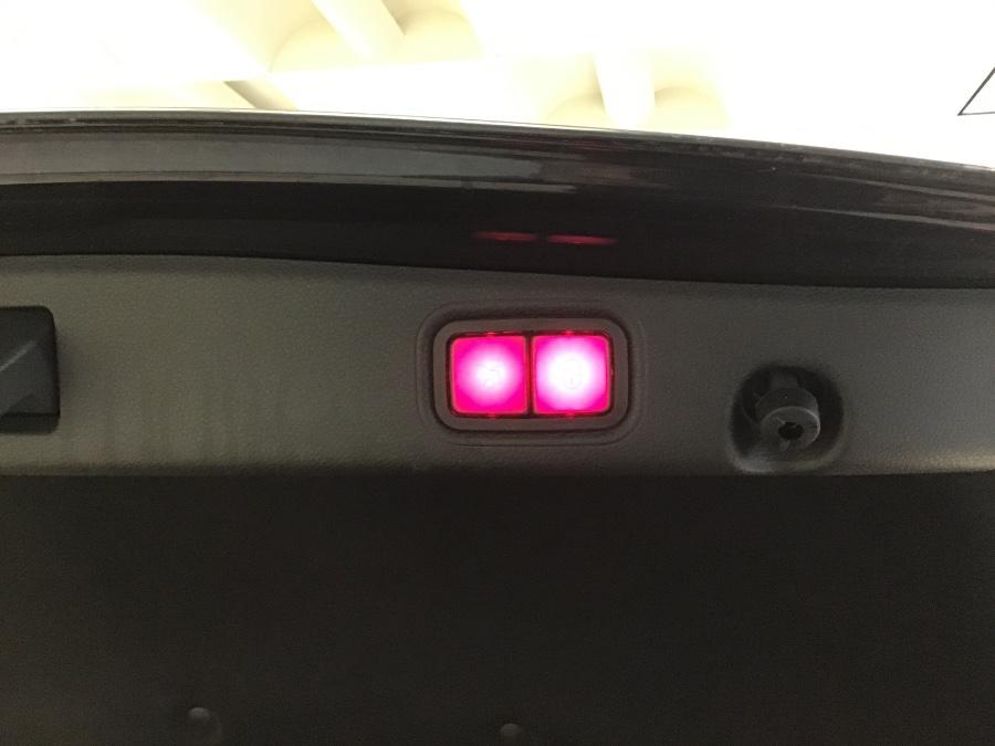 MERCEDES-BENZ E-CLASS - 8