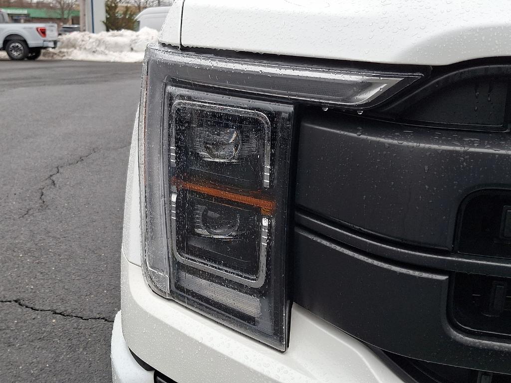 2023 FORD F-150 LARIAT photo 9