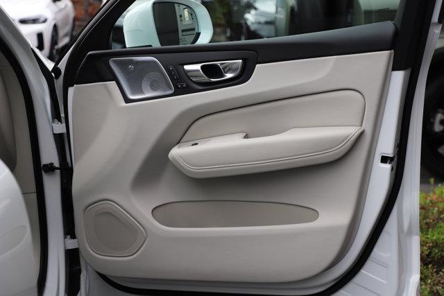 2023 Volvo XC60 RECHARGE PLUG-IN HYBRID T8 ULTIMATE BRIGHT TH — миниатюра 11