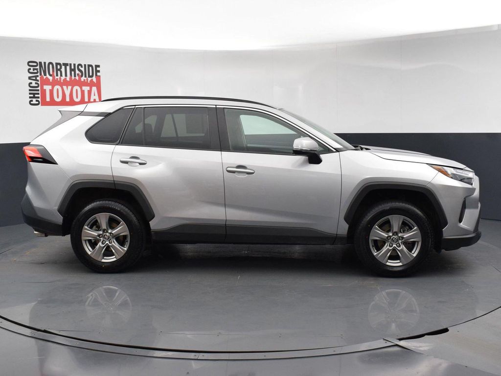 صورة 5 لـ 2024 Toyota RAV4 XLE
