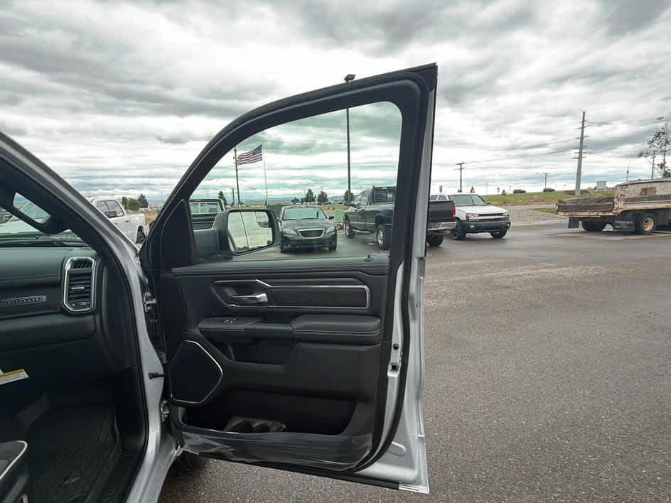 صورة مصغرة 27 لـ 2026 RAM 1500 LARAMIE