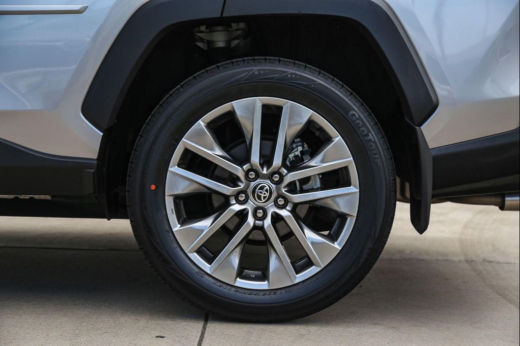 صورة 8 لـ 2022 Toyota RAV4 XLE PREMIUM