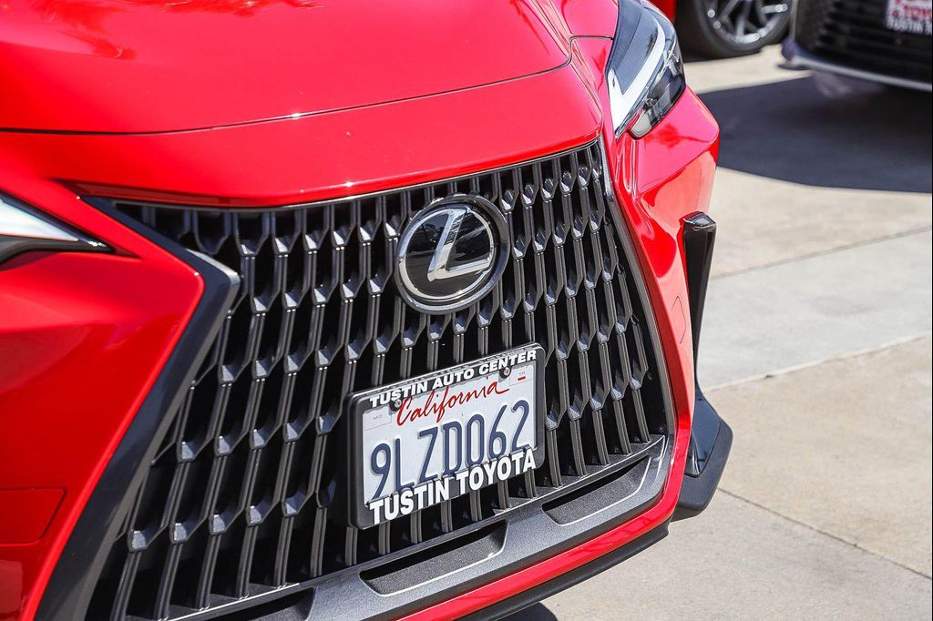 2024 Lexus NX 350H AWD — фото 5