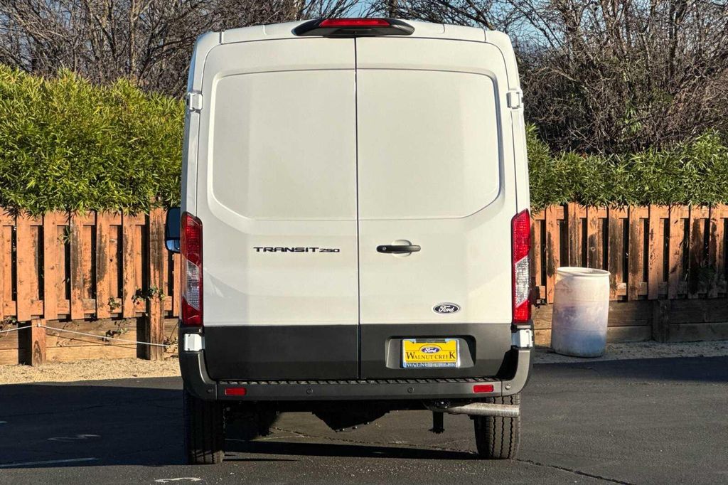 صورة 5 لـ 2026 FORD TRANSIT-250 BASE