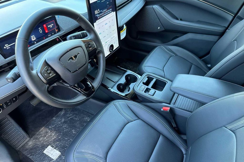 صورة 7 لـ 2026 FORD MUSTANG MACH-E PREMIUM