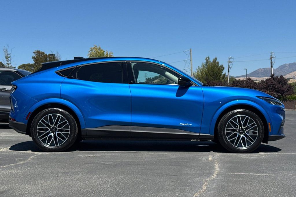 2026 FORD MUSTANG MACH-E PREMIUM — фото 3