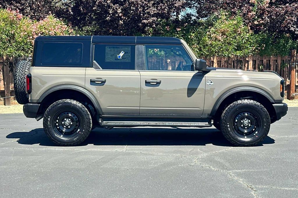 2026 FORD BRONCO OUTER BANKS photo 3