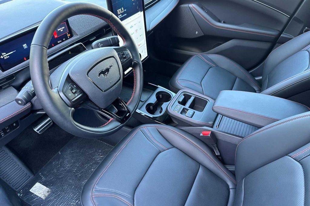 صورة 7 لـ 2026 FORD MUSTANG MACH-E PREMIUM