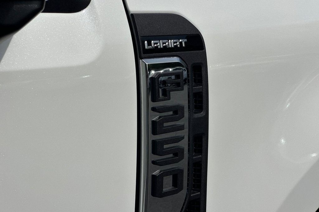 صورة مصغرة 23 لـ 2026 FORD F-250 LARIAT