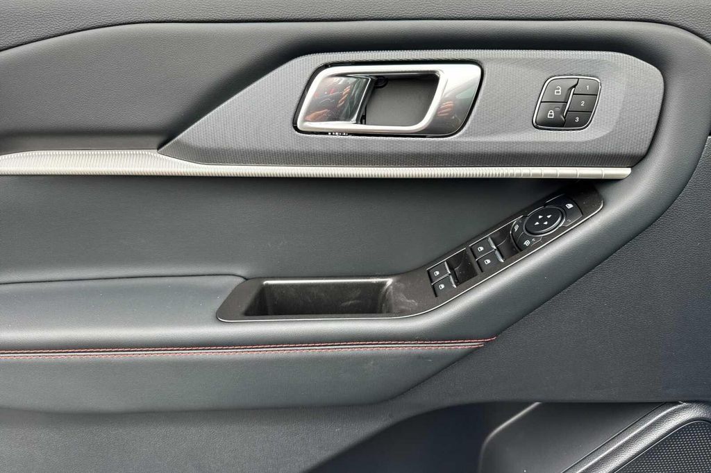 صورة مصغرة 15 لـ 2026 FORD EXPLORER ST-LINE