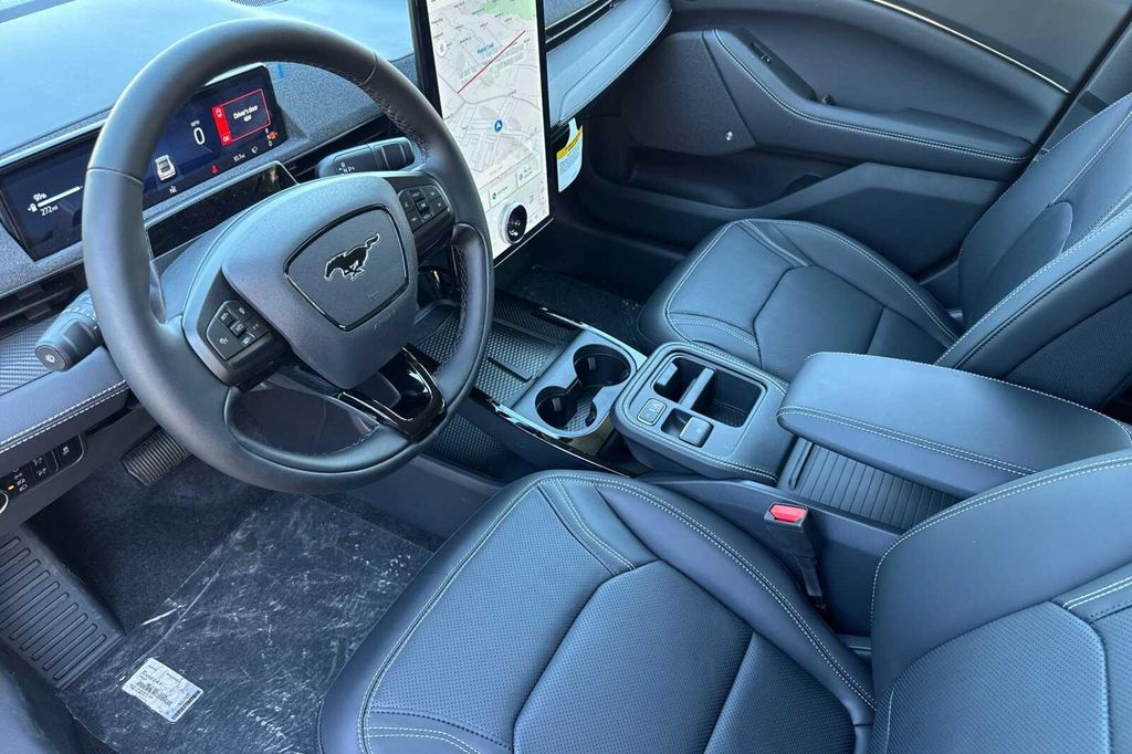 2026 FORD MUSTANG MACH-E PREMIUM — фото 7