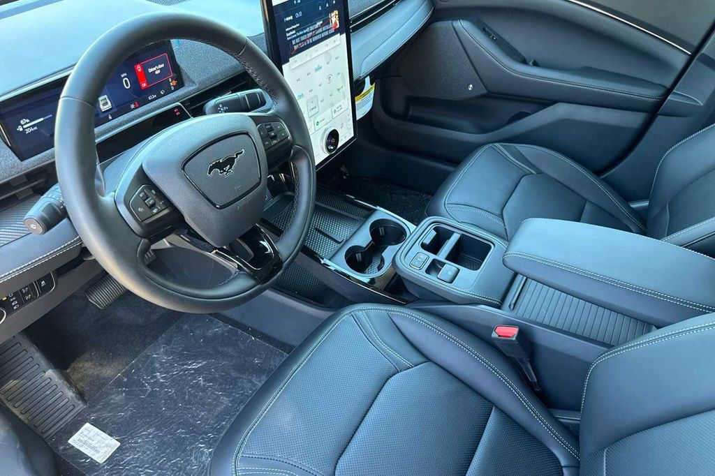 2026 FORD MUSTANG MACH-E PREMIUM — фото 7
