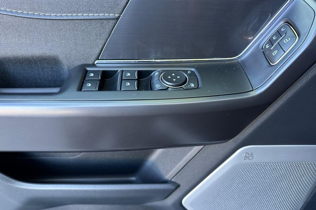 2026 FORD F-150 LARIAT photo 8