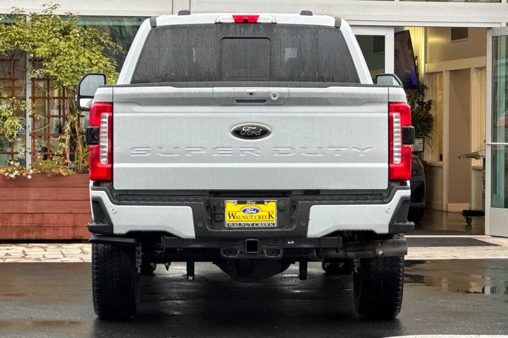 2026 FORD F-350 LARIAT — фото 5