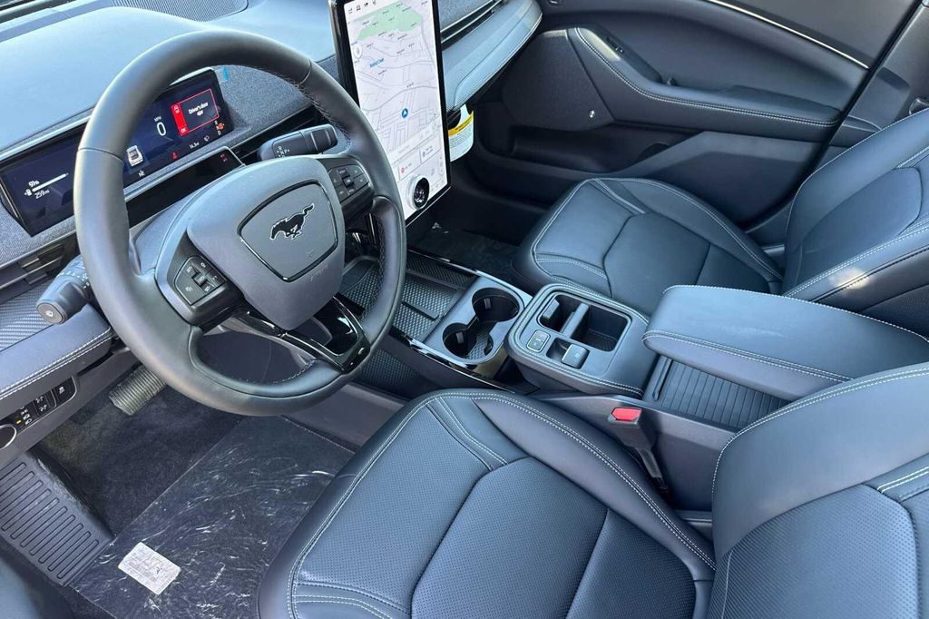 2026 FORD MUSTANG MACH-E PREMIUM — фото 7