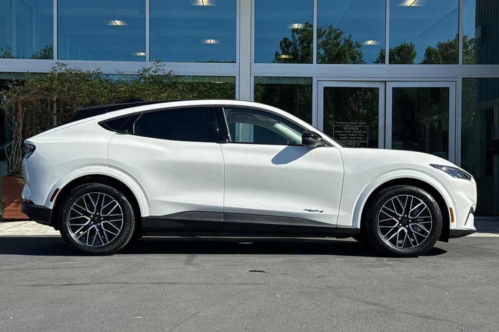 2026 FORD MUSTANG MACH-E PREMIUM — фото 3