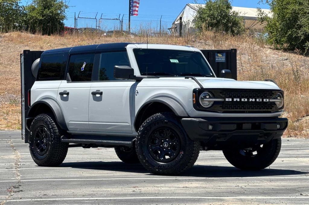 2026 FORD BRONCO OUTER BANKS photo 2
