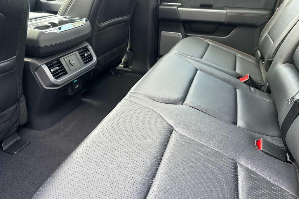 صورة مصغرة 16 لـ 2026 FORD F-150 LARIAT