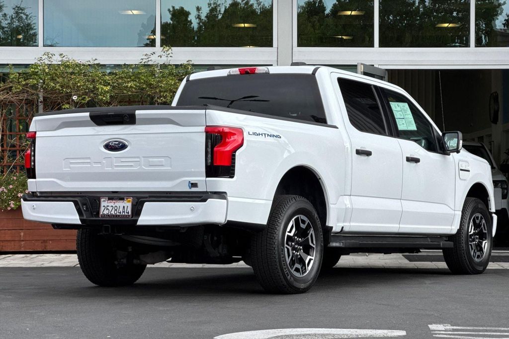 2023 FORD F-150 LIGHTNING XLT — миниатюра 4