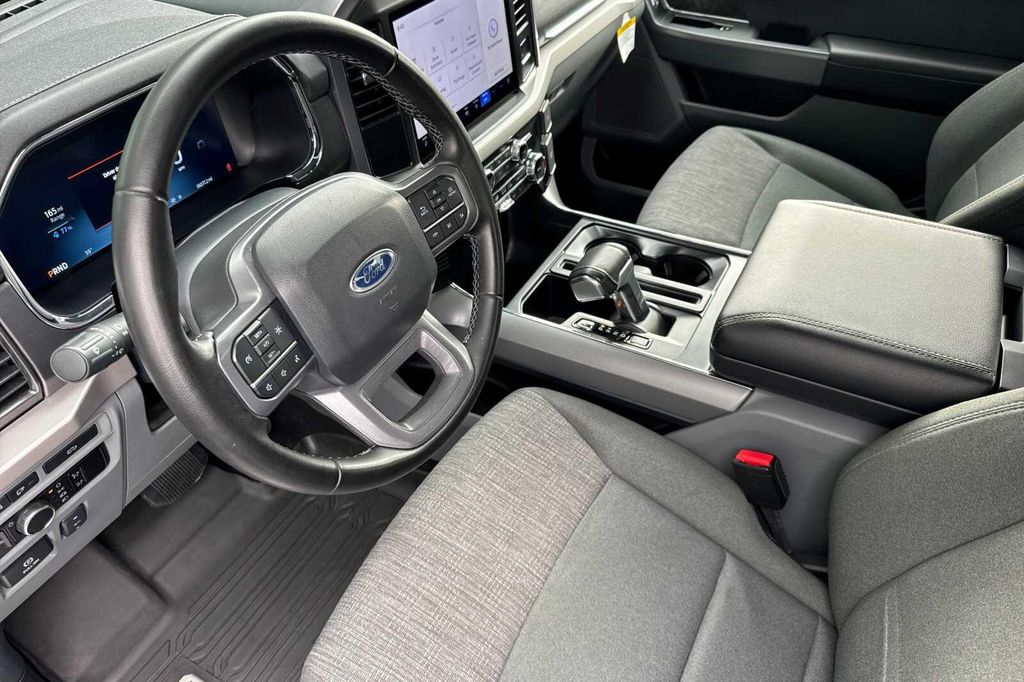 2023 FORD F-150 LIGHTNING XLT — миниатюра 10