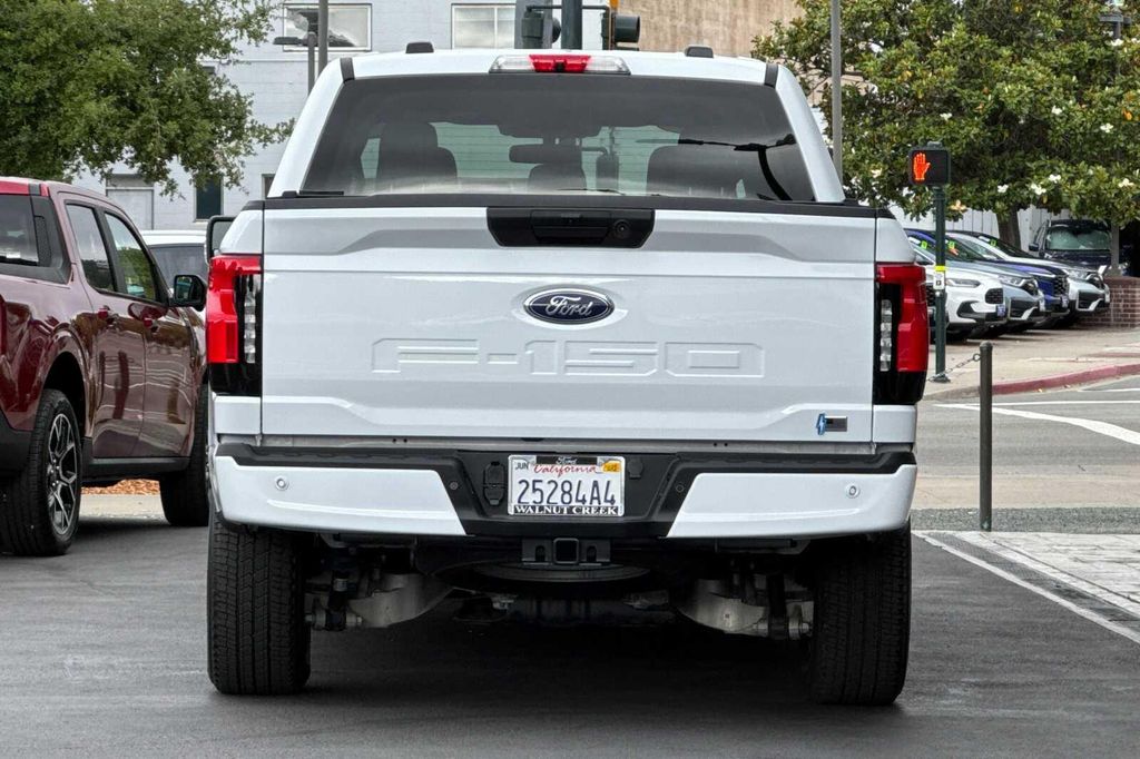 2023 FORD F-150 LIGHTNING XLT — миниатюра 5