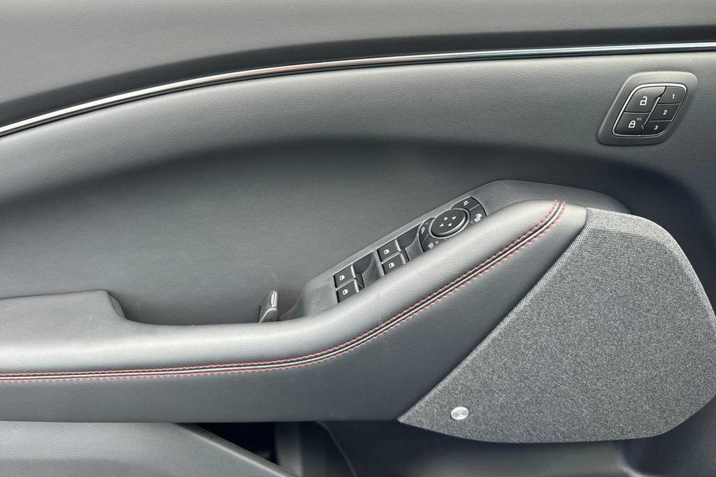 صورة مصغرة 15 لـ 2026 FORD MUSTANG MACH-E PREMIUM