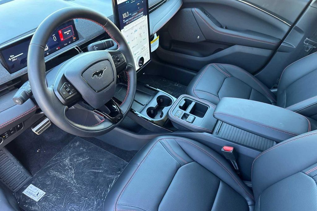 2026 FORD MUSTANG MACH-E PREMIUM — фото 7
