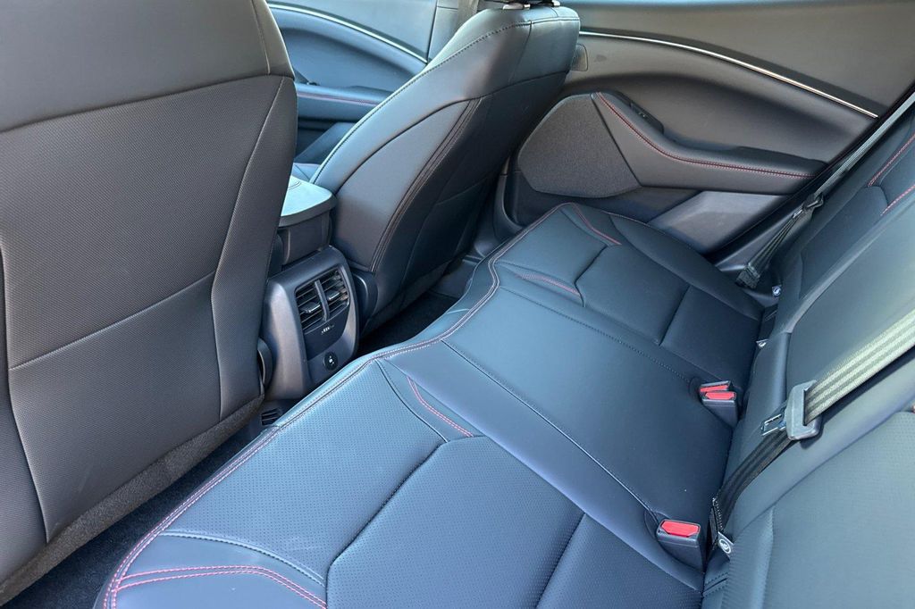 2026 FORD MUSTANG MACH-E PREMIUM — фото 9