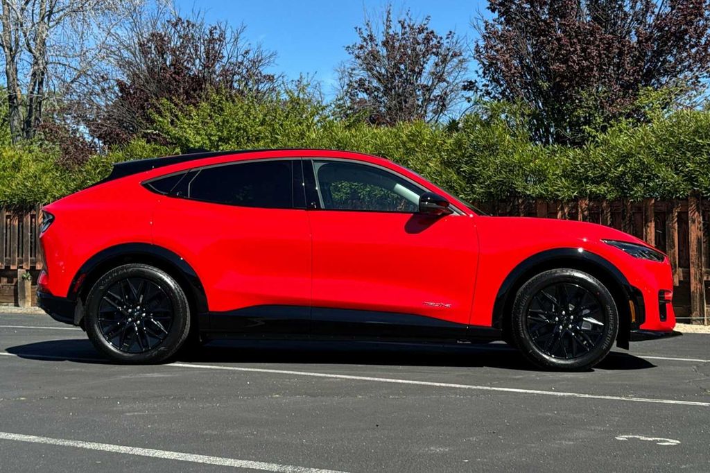 2026 FORD MUSTANG MACH-E PREMIUM — фото 3