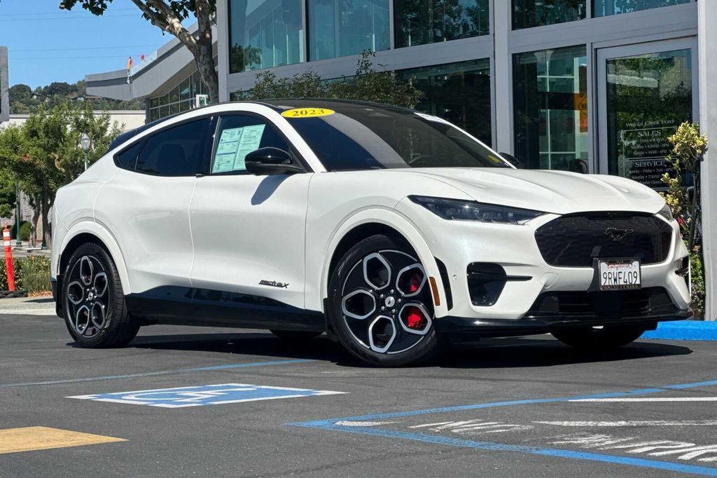 2023 FORD MUSTANG MACH-E GT 照片 2