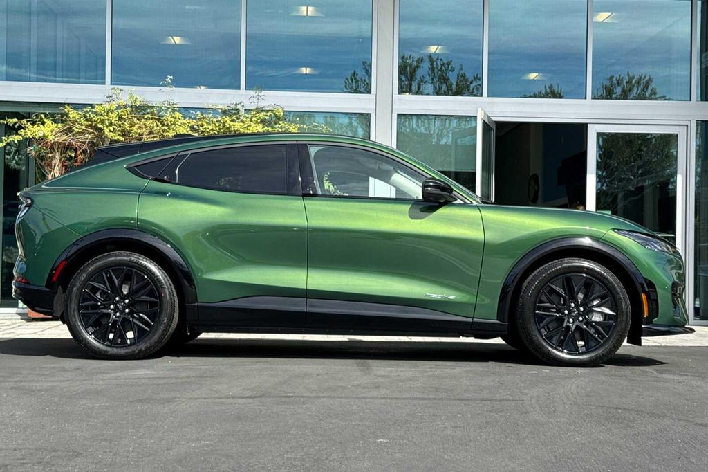 2026 FORD MUSTANG MACH-E PREMIUM — фото 10