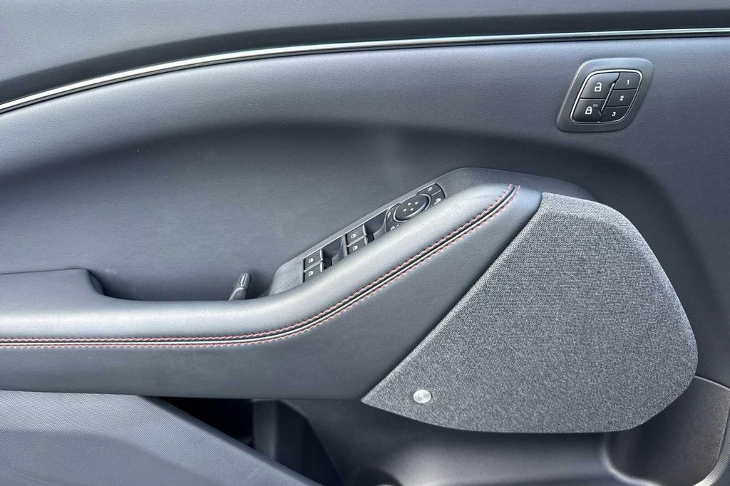 صورة 8 لـ 2026 FORD MUSTANG MACH-E PREMIUM