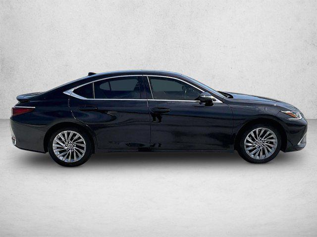 صورة 5 لـ 2024 Lexus ES 300H LUXURY
