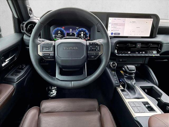 TOYOTA LAND CRUISER - 7