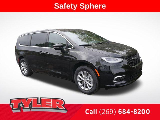 New 2026 Chrysler Pacifica Select