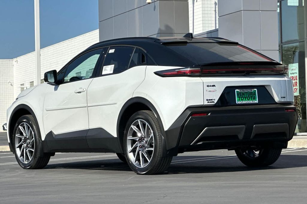 2026 Toyota C-HR XSE photo 6