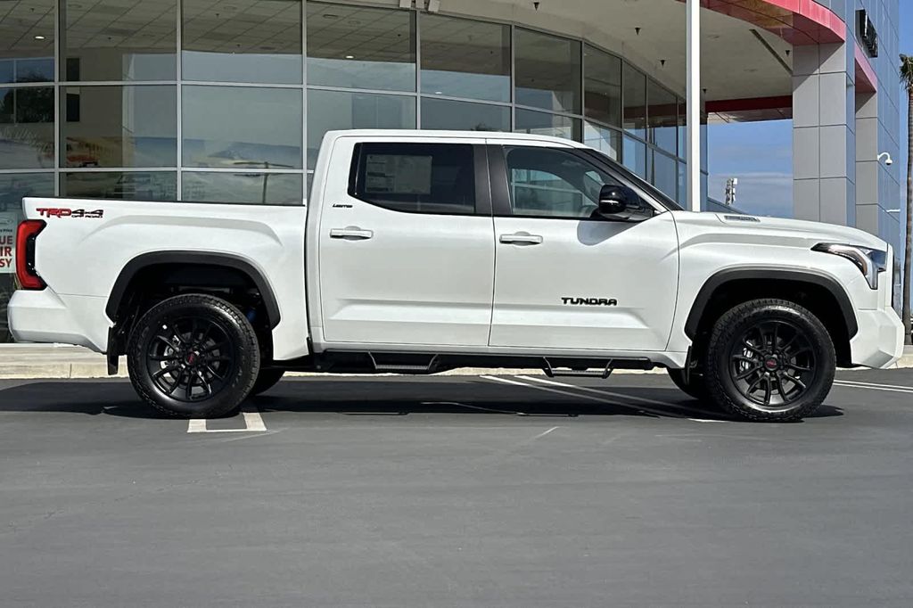 TOYOTA TUNDRA - 3