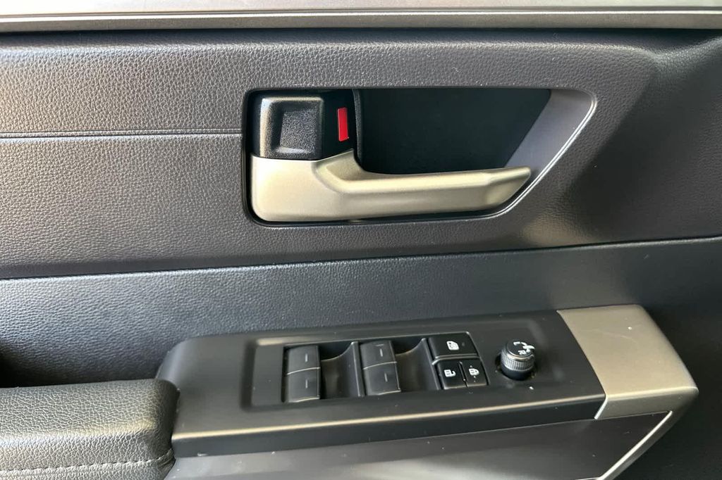 2023 Toyota TUNDRA SR5 — миниатюра 11